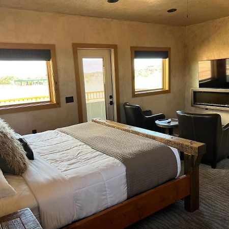 Cougar Ridge Hotel Тори Екстериор снимка