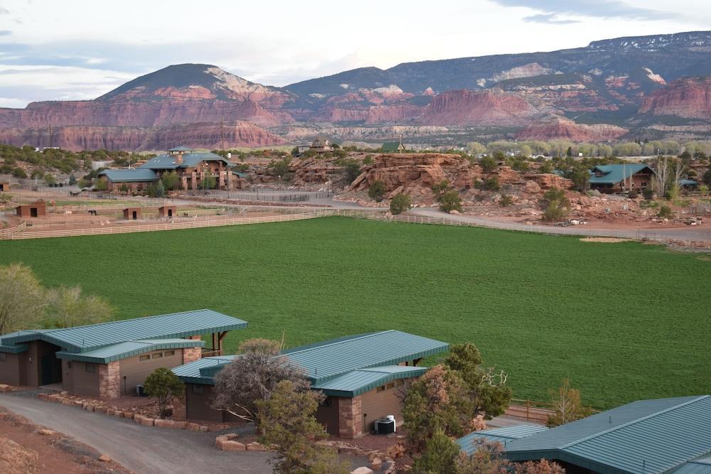 Cougar Ridge Hotel Тори Екстериор снимка