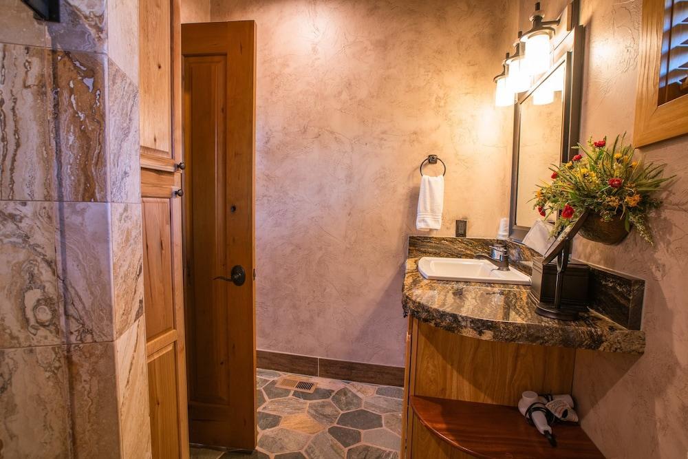 Cougar Ridge Hotel Тори Екстериор снимка