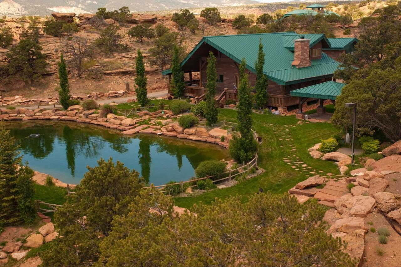 Cougar Ridge Hotel Тори Екстериор снимка