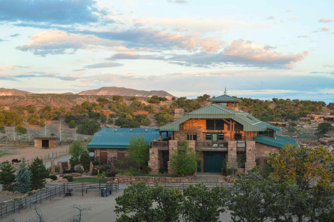 Cougar Ridge Hotel Тори Екстериор снимка