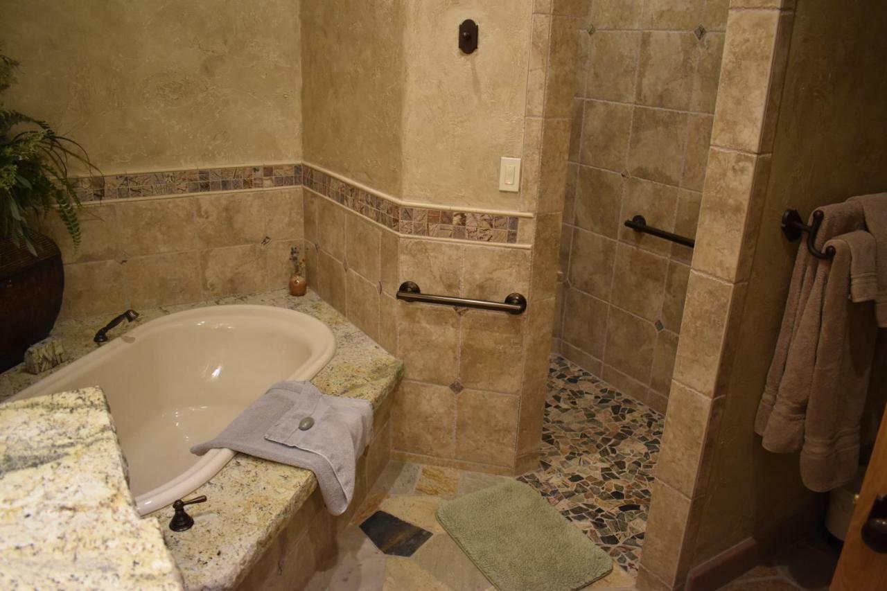Cougar Ridge Hotel Тори Екстериор снимка