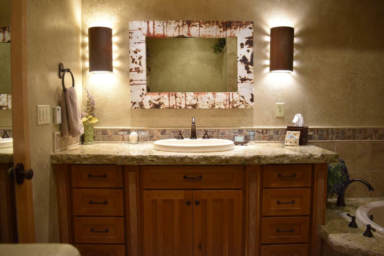Cougar Ridge Hotel Тори Екстериор снимка