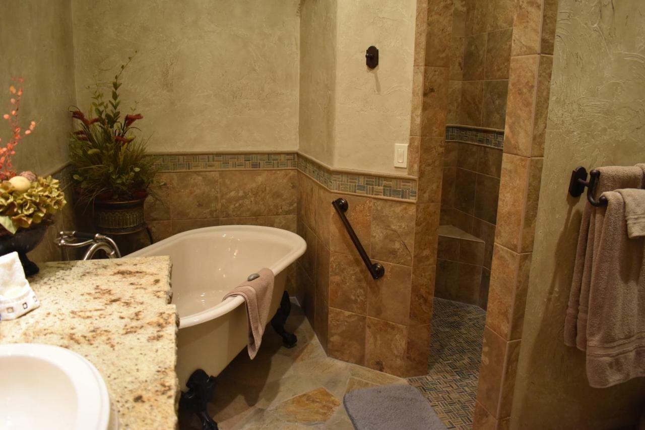 Cougar Ridge Hotel Тори Екстериор снимка