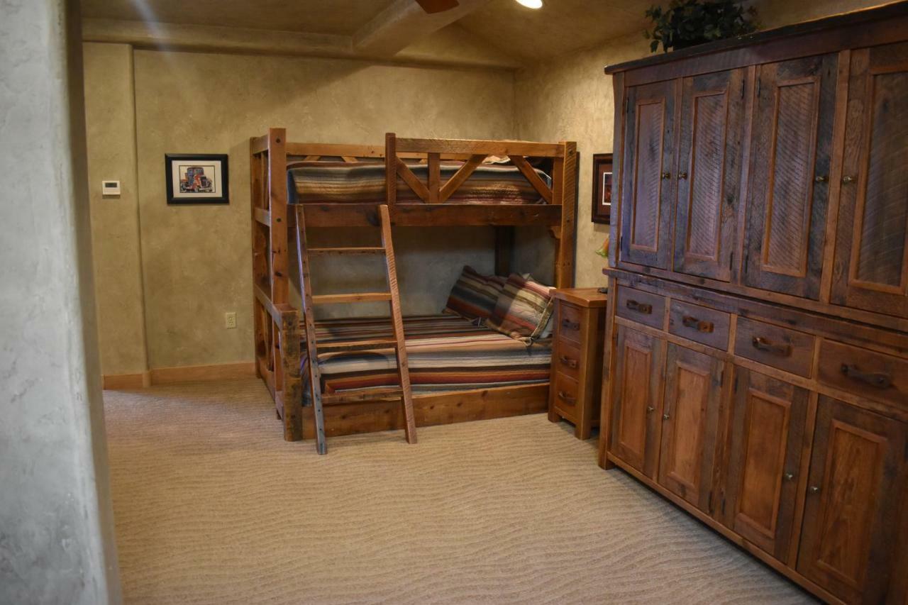 Cougar Ridge Hotel Тори Екстериор снимка
