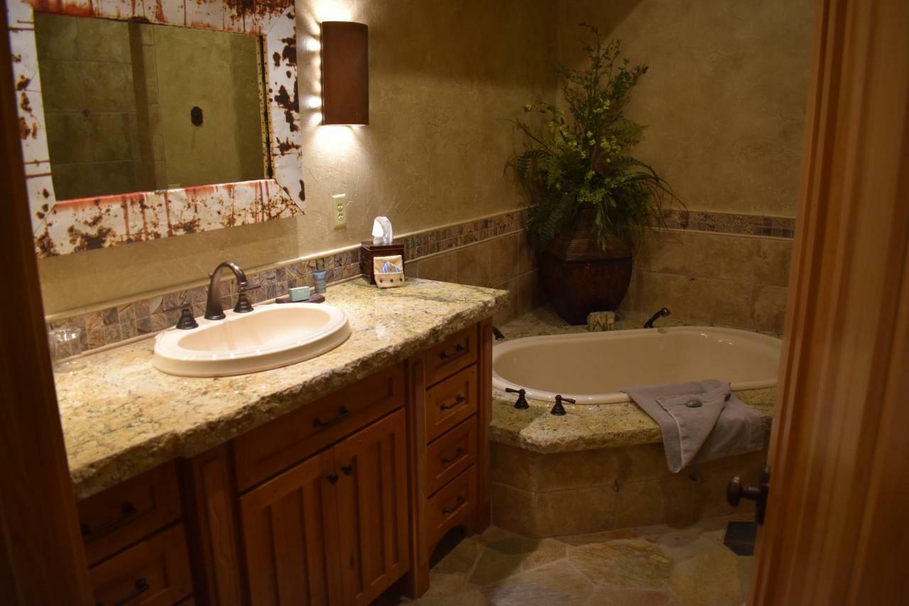 Cougar Ridge Hotel Тори Екстериор снимка