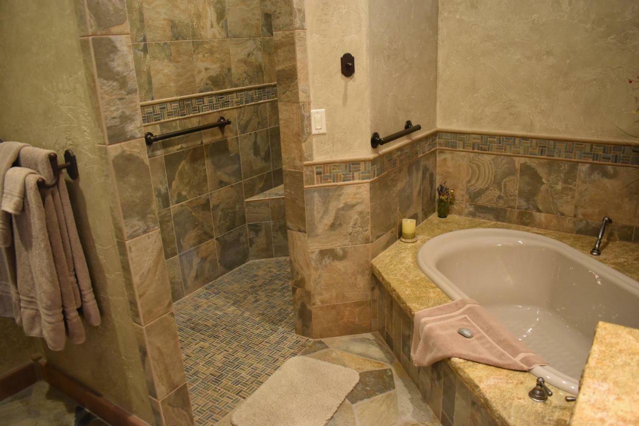 Cougar Ridge Hotel Тори Екстериор снимка