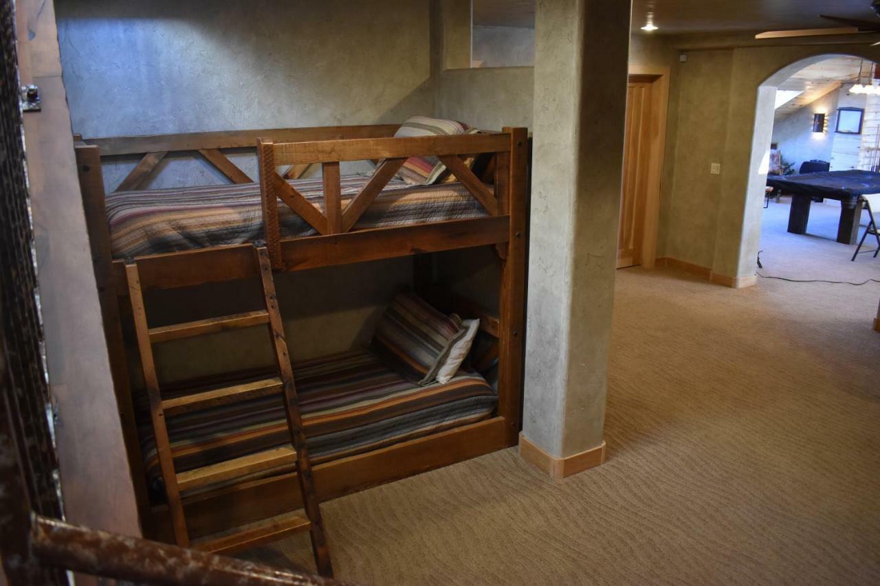 Cougar Ridge Hotel Тори Екстериор снимка