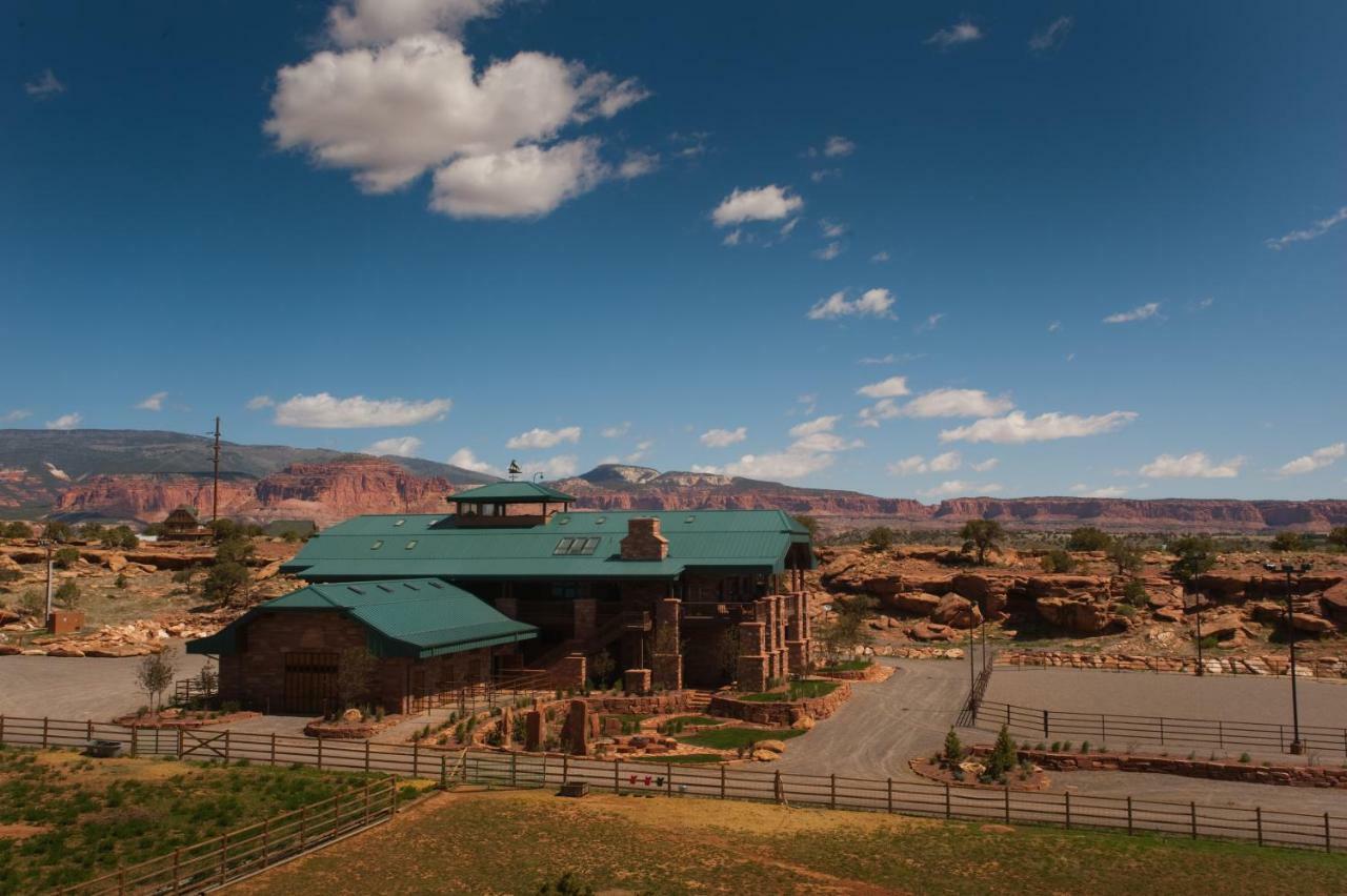Cougar Ridge Hotel Тори Екстериор снимка