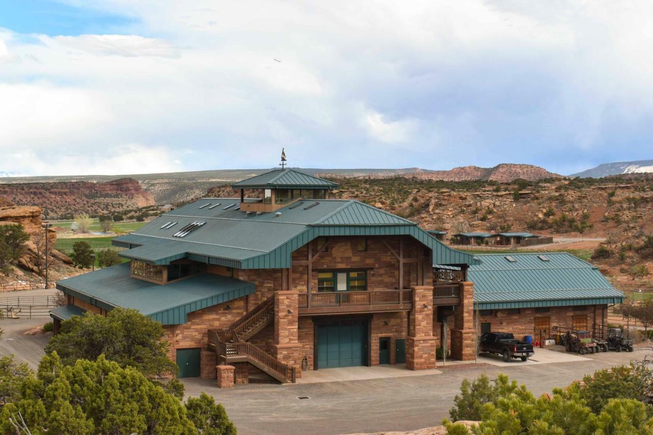 Cougar Ridge Hotel Тори Екстериор снимка