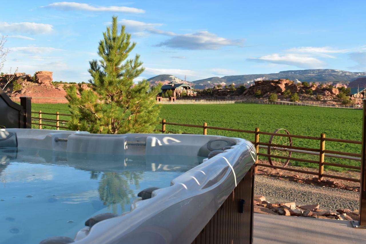 Cougar Ridge Hotel Тори Екстериор снимка