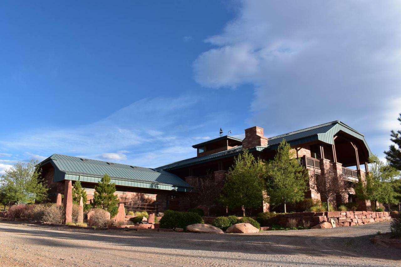 Cougar Ridge Hotel Тори Екстериор снимка