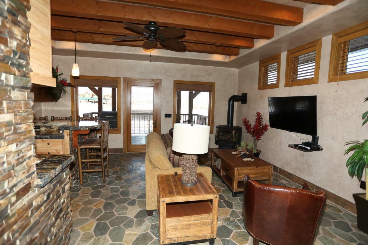 Cougar Ridge Hotel Тори Екстериор снимка