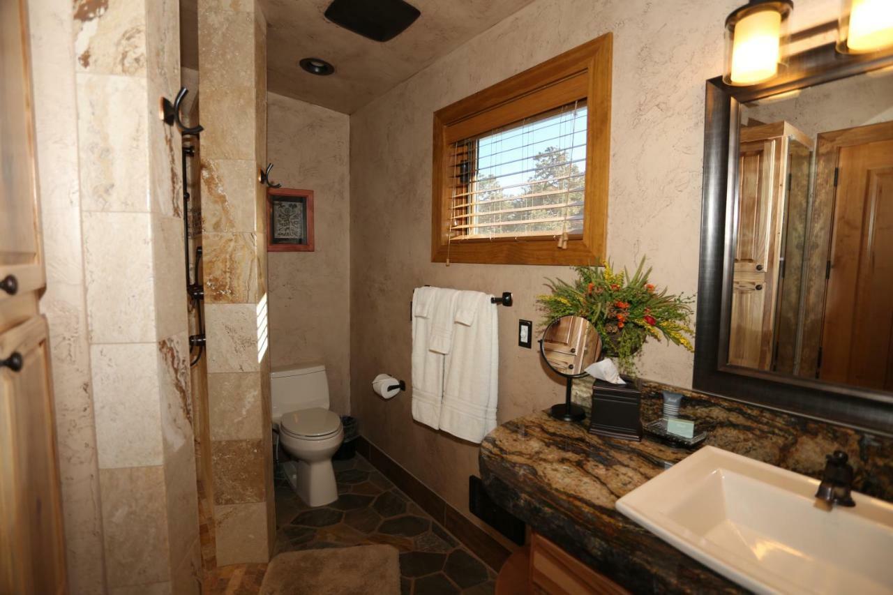 Cougar Ridge Hotel Тори Екстериор снимка