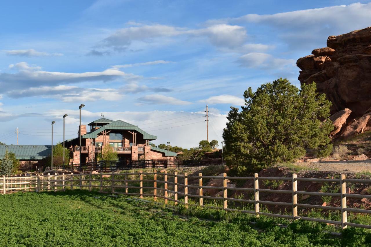 Cougar Ridge Hotel Тори Екстериор снимка